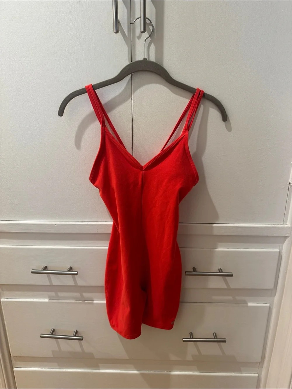 ALO Yoga Alosoft Suns Out Onesie red xxs